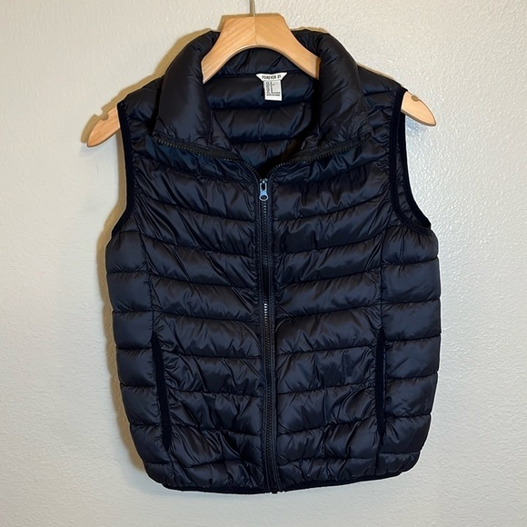 Forever 21 Black Puffer Vest - Picture 1 of 10